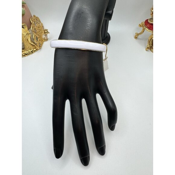 Beautiful Vintage White Acrylic And Gold Tone Bangle Bracelet Signed Joel Powell - Picture 2 of 9